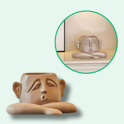 Vaso de flores com rostos artísticos elegantes